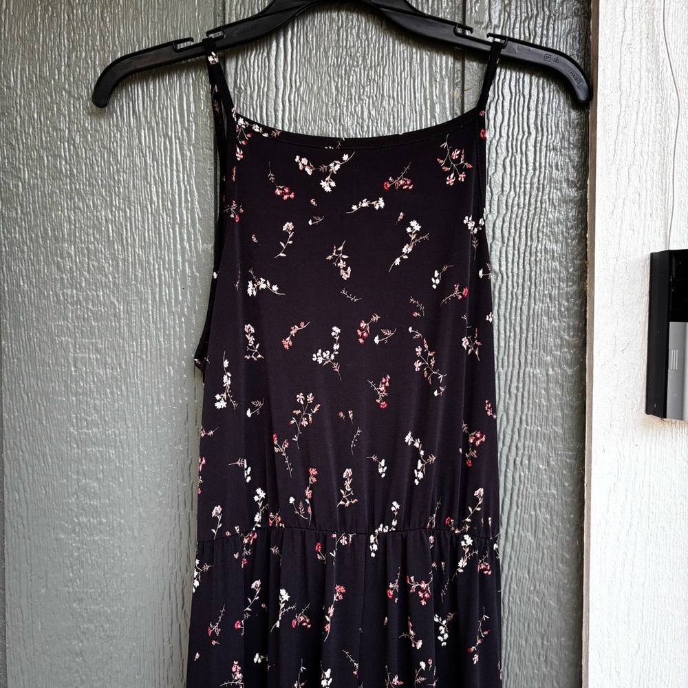 Kaileigh Floral V-Neck Jumpsuit - Size Medium - Picture 6 of 11